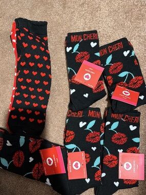 Mon Cheri women’s Black & Red Heart Crew Socks -